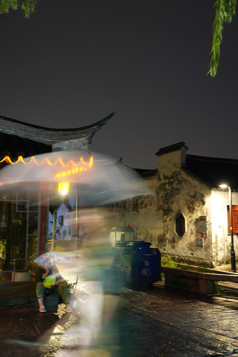 灯 Light in Evening